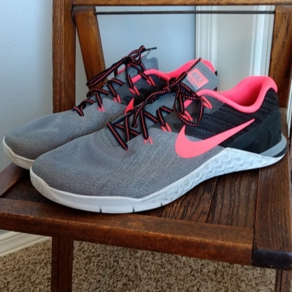Women's Size 12 Nike Metcon 3